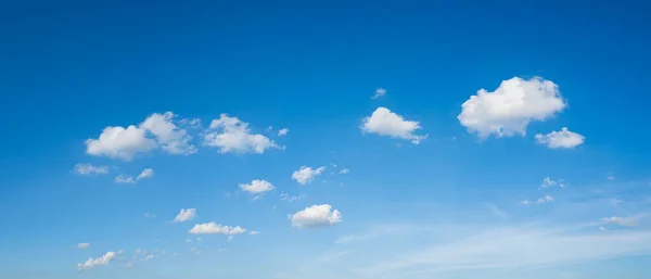 Belo Panorama Céu Azul Nuvens Com Luz Dia Fundo Natural — Fotografia de Stock