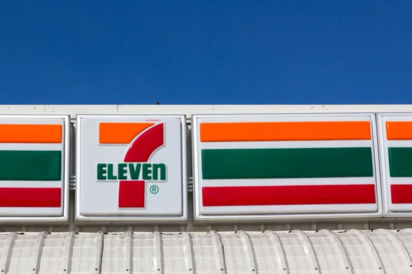 7-eleven магазин — стокове фото