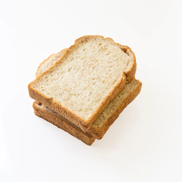 Pão de trigo fatiado no fundo branco — Fotografia de Stock