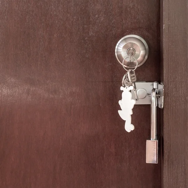 Lost keys, key and door — Stock Photo, Image