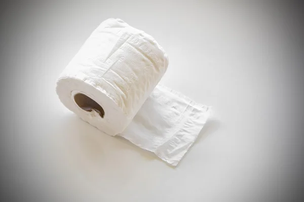 Egyszerű WC-papír fehér háttér — Stock Fotó