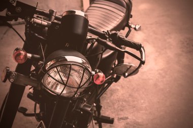 Seçici odak noktası vintage Far lambası motosiklet üzerinde