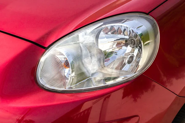 Punto de enfoque selectivo en el coche de la lámpara del faro — Foto de Stock