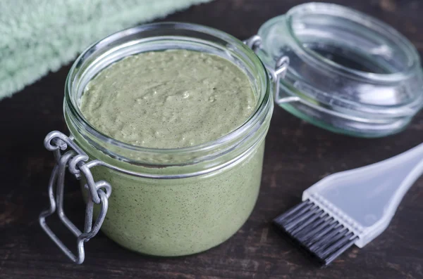 Doğal özler ile organik kozmetik maske (bodur)