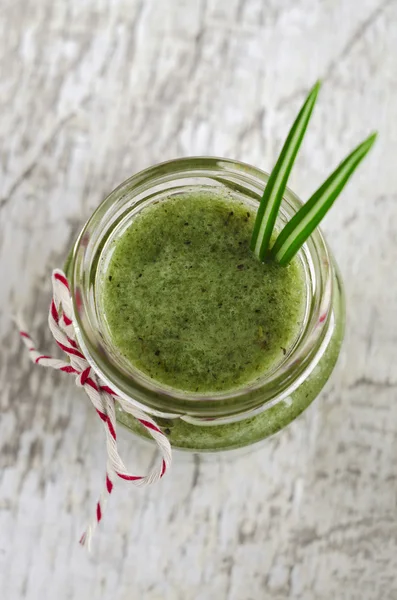 Masque bio pour le visage et le corps à base de plantes (gommage) dans un petit bocal en verre — Photo