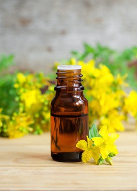 Küçük şişe temel St John's-wort yağ (özü, tentür, infüzyon) 