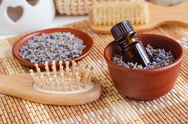 Botol Kecil Dengan Minyak Lavender Esensial Ekstrak Jahitan Infus Parfum — Stok Foto