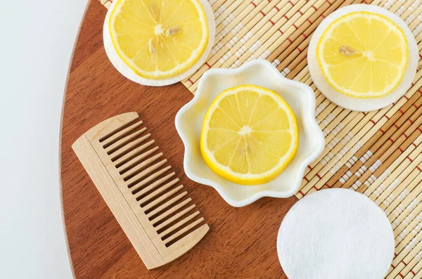 Limon Dilimi Pamuk Ped Ahşap Saç Fırçası Yapımı Saç Maskesi — Stok fotoğraf