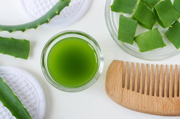 Fresh Aloe Vera Juice Small Glass Bowl Wooden Hair Comb — Stock Photo, Image