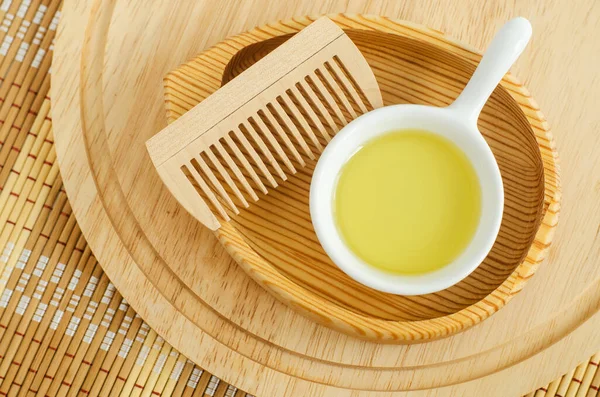 Small White Bowl Cosmetic Massage Cleansing Oil Wooden Hairbrush Natural — Stock Photo, Image