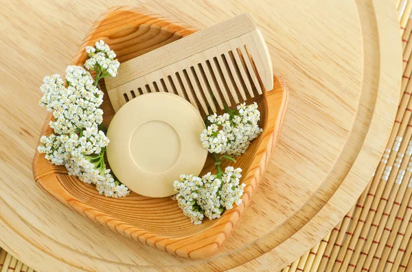 Tigela Pequena Com Barra Ervas Sabão Xampu Sólido Flores Yarrow — Fotografia de Stock