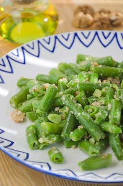 Kızarmış Yeşil çalı fasulyesi ile ceviz