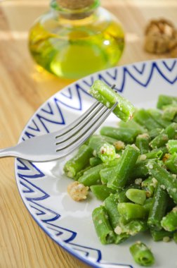 Kızarmış Yeşil çalı fasulyesi ile ceviz