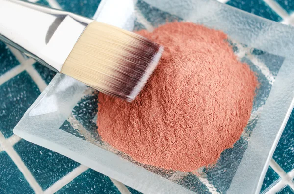 Serbuk tanah liat kosmetik merah — Stok Foto
