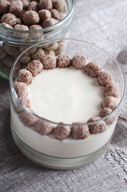 Çavdar kepekli ile taze ev yapımı yoğurt