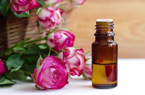 Essential rose oil — Stock Photo, Image