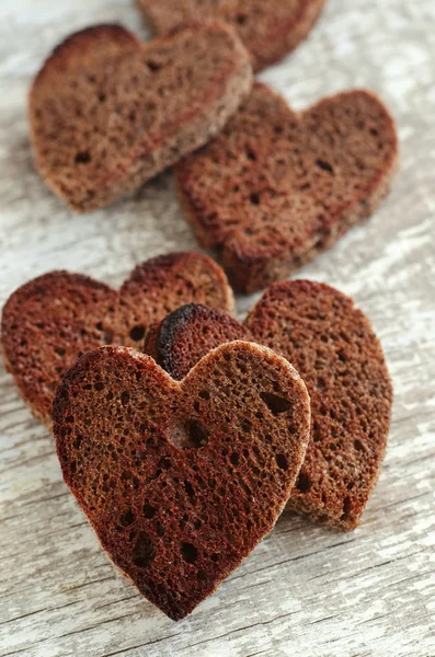Herzförmige Roggen-Toasts — Stockfoto