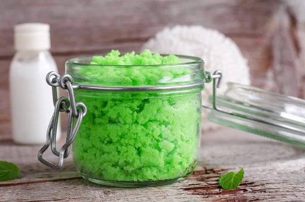 Groene scrub in een glazen pot — Stockfoto