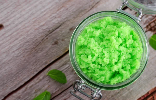 Groene scrub in een glazen pot — Stockfoto