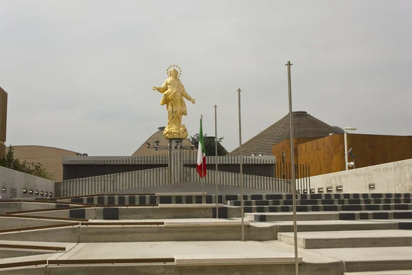 Миланский собор Девы Марии на выставке Expo 2015 — стоковое фото