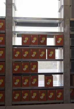 Kuru elma ile birçok kutu, Expo İsviçre Pavyonu