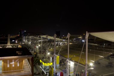 Expo 2015 alanı tepesinden geceleri görüntülemek 