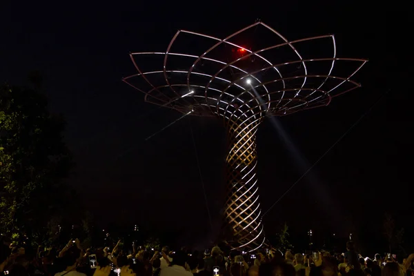 Tree of life at Expo Universal exhibition in Milan, lighted in red — Stock Photo, Image