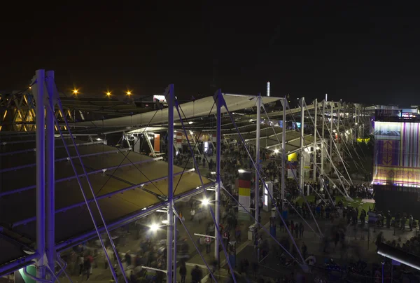 Uitzicht vanaf de top van de Expo 2015 gebied nachts — Stockfoto