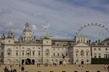 Gardiyanın Palace Millennium tekerleği ile Londra'da at 