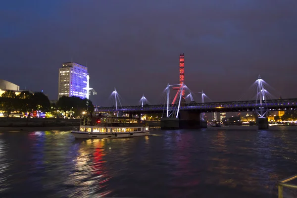 Лондон ночью, вид на колесо Миллениума — стоковое фото