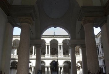 Milano'daki Accademia di Brera avlu 