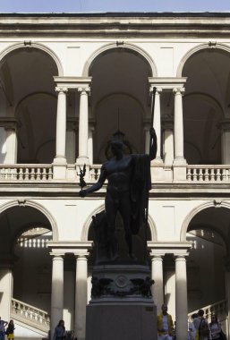 Milano'daki Accademia di Brera avlu 
