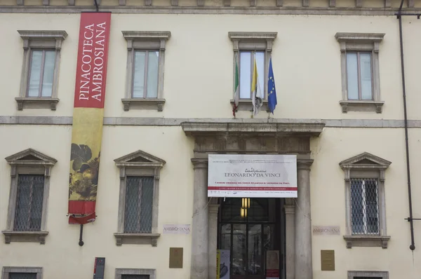 Pinacoteca Ambrosiana binasının cephesi 