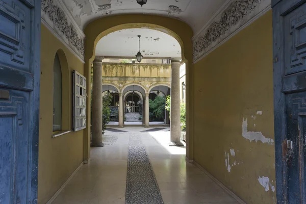 Entrance of an historic building in Milan city center — Stock Photo, Image