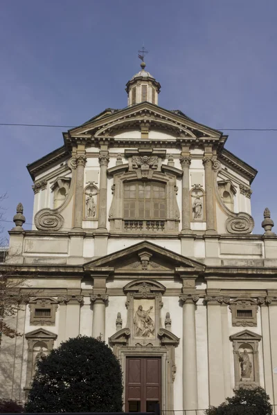 Gevel van de San Giuseppe kerk in Milaan — Stockfoto