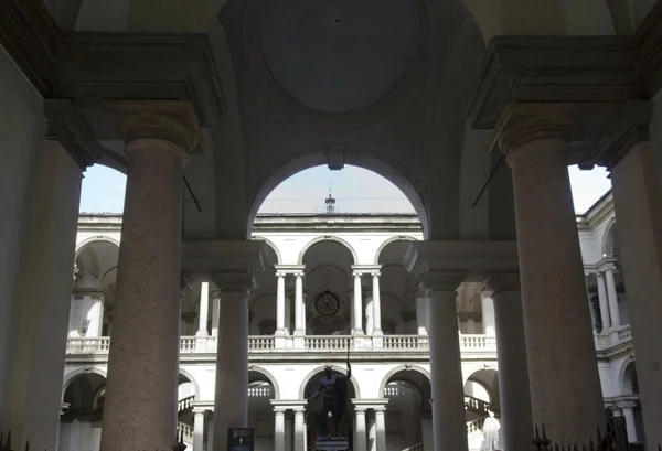 Cour de l'Académie de Brera à Milan — Photo