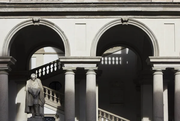 Accademia di Brera pátio no centro de Milão, Itália — Fotografia de Stock