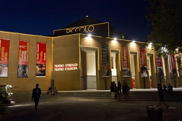 Night view of Piccolo Teatro in Milan — Stock Photo, Image