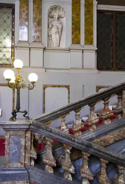 Primer plano de la monumental escalera del Palazzo Arese Litta en Milán —  Fotos de Stock