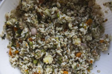 sebzeli pilav salata