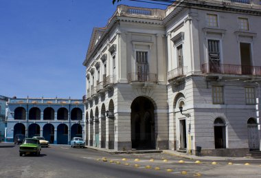 Palacio de Junco ve tipik Küba taksi