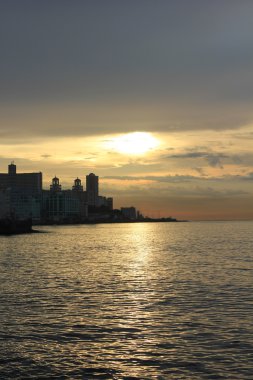 Havana Malecón gün batımı ışıkta