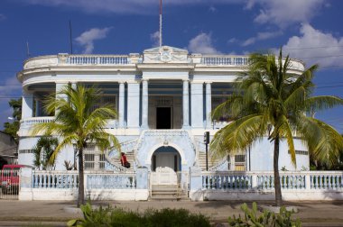 Tipik mavi sömürge ev yalak avuç içi.