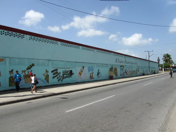 古巴圣克拉拉反对战争墙艺术的幽默人士 — 图库照片