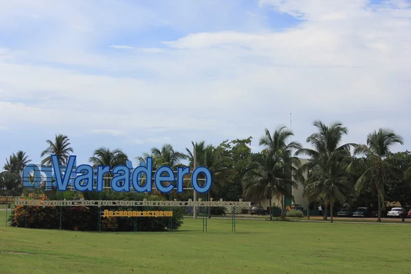 Varadero 공항, 쿠바에 환영 게시판 — 스톡 사진