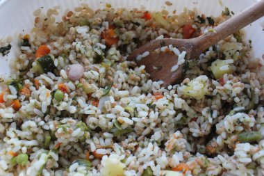 sebzeli pilav salata