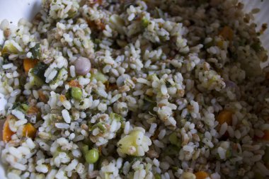 sebzeli pilav salata