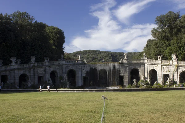 Caserta királyi palota kertjében — Stock Fotó