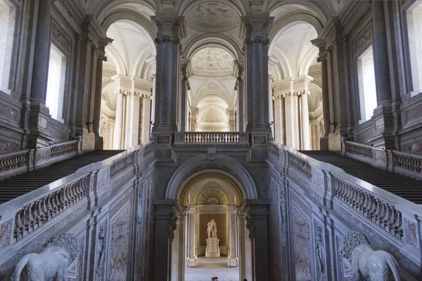 Čest Grand schodiště Caserta královský palác — Stock fotografie