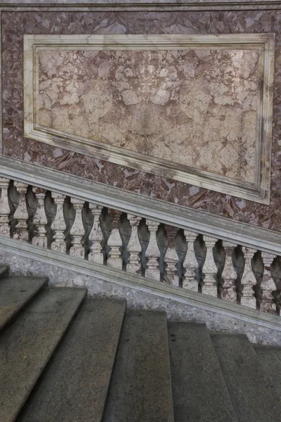 La gran escalera de honor del Palacio Real de Caserta — Foto de Stock